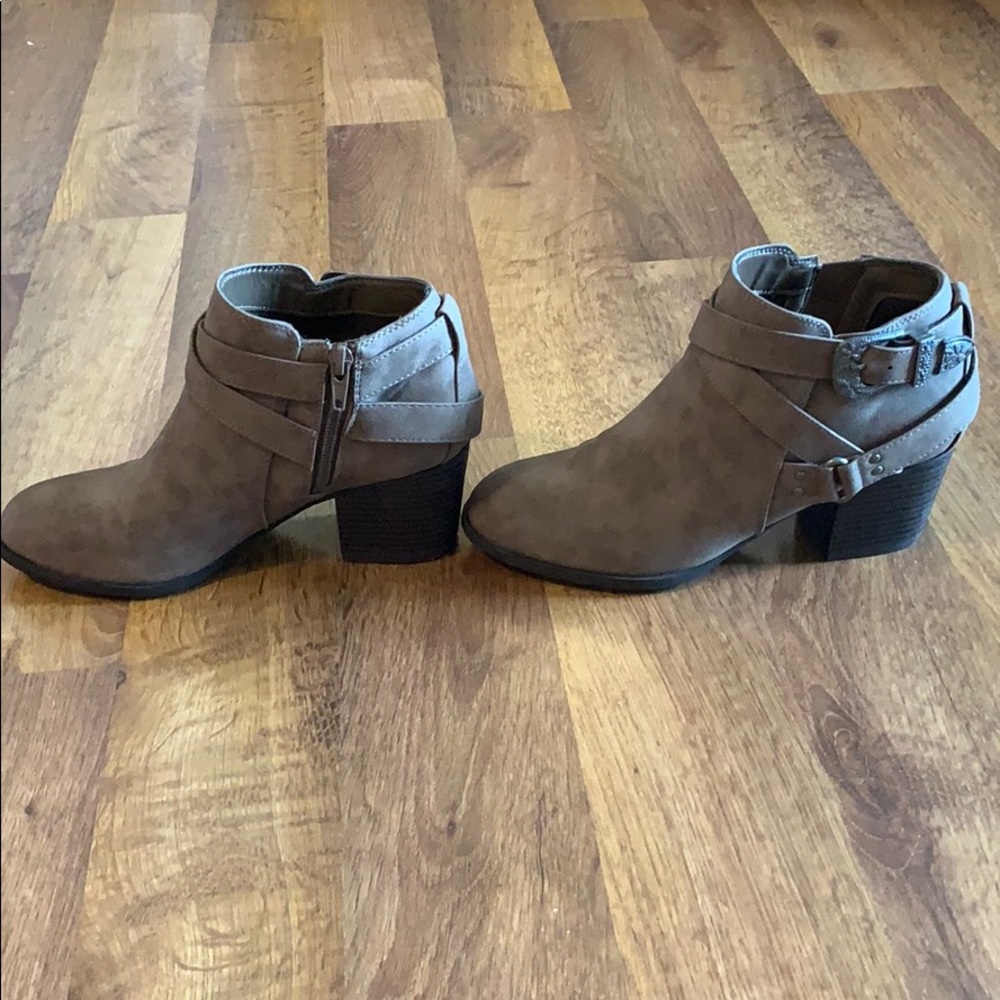 Size 6 taupe booties